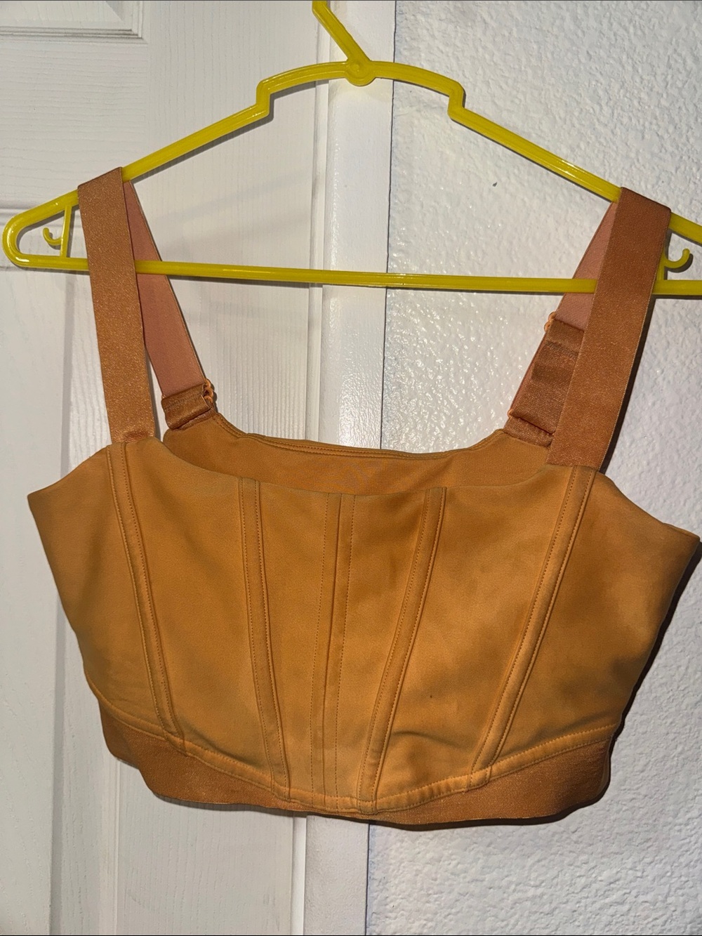 ALO Yoga Sculpted Crop Tank Top - Caramel